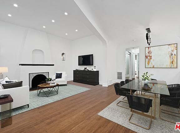 2nd image of 9019 Phyllis Ave