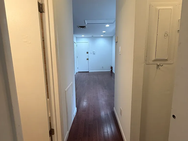 327 Catherine St #4 — Photo 8