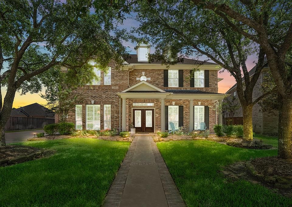 Welcome to 1911 Meirwoods Drive a pristine Newmark home located on a green belt in the highly desirable Hillcrest section in Gleannloch Farms.