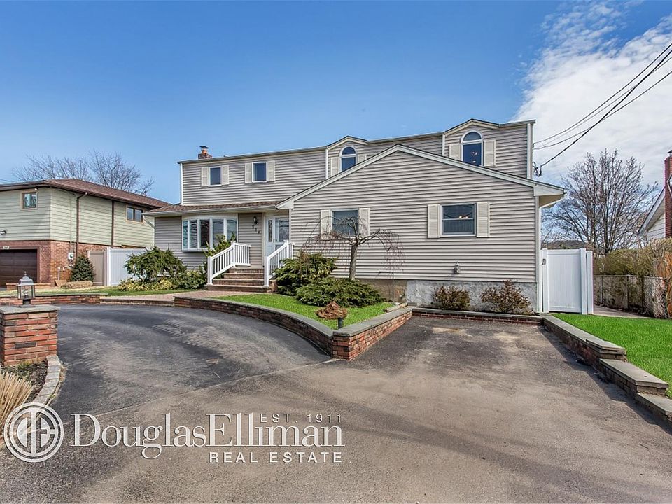 1st image of 216 Bayview Ave
