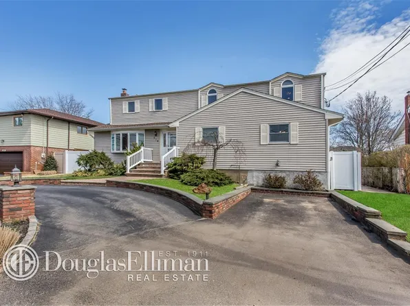 216 Bayview Ave, Massapequa, NY 11758