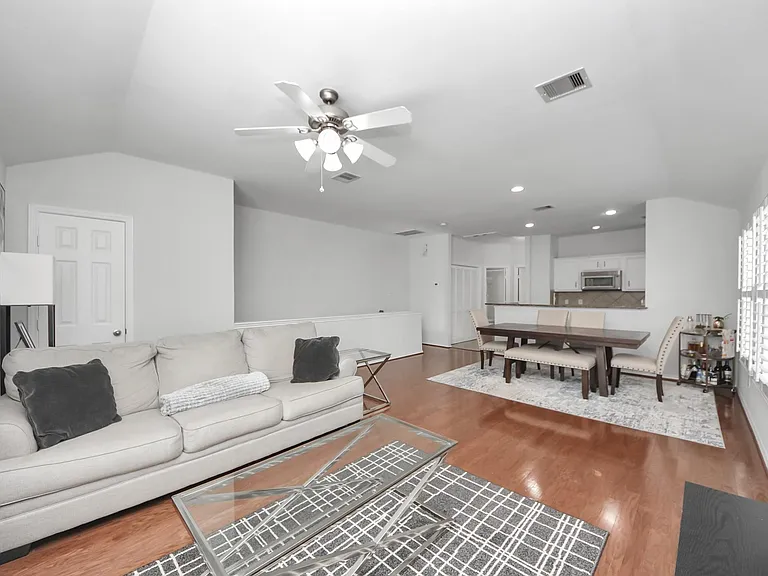 943 W Heights Hollow Ln — Photo 12