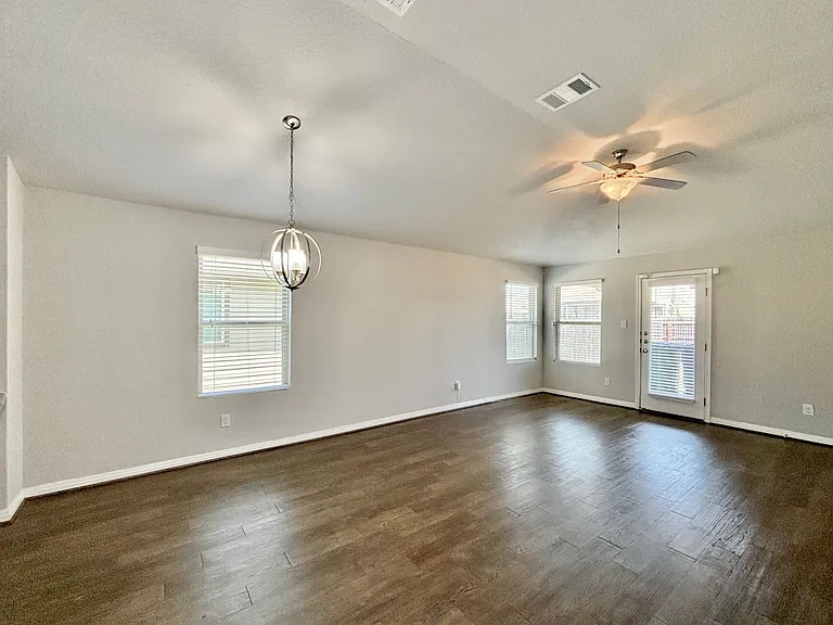 6818 Hanover Stone — Photo 4