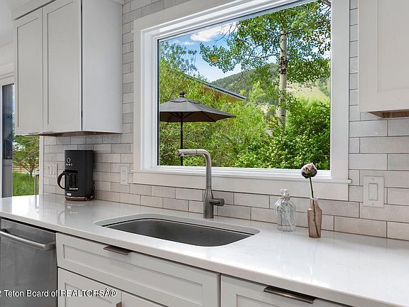 3rd image of 725 Cache Creek Dr