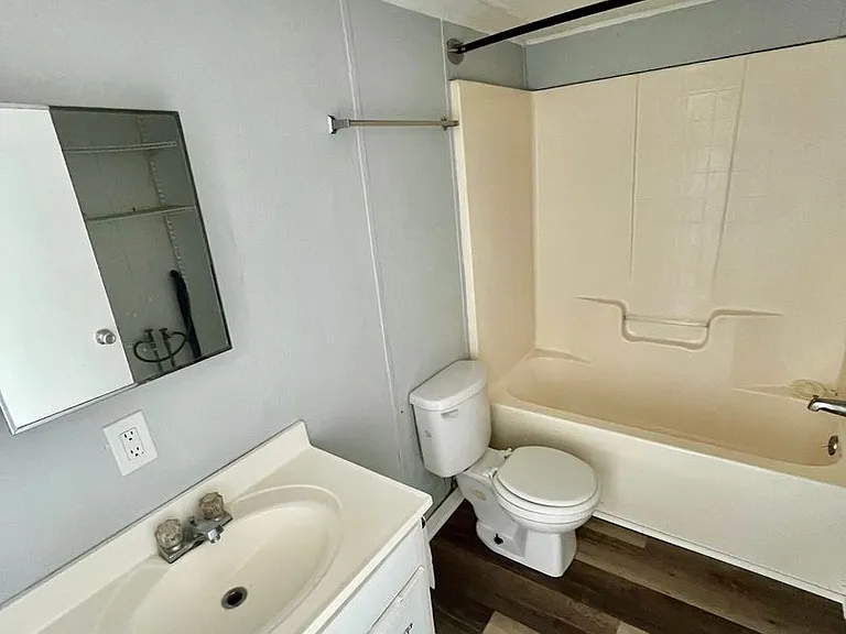 225 Adams St — Photo 7