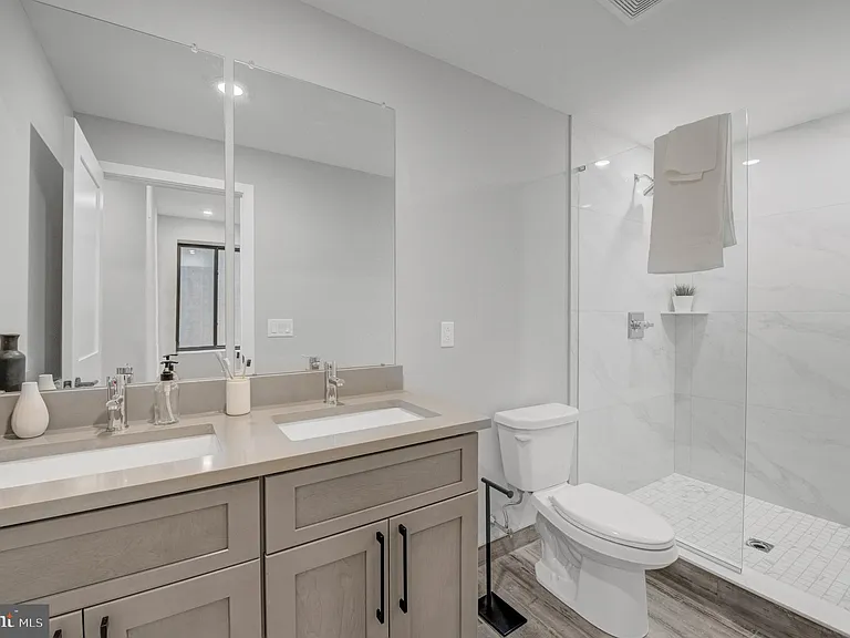 1205 S 15th St #1D — Photo 4