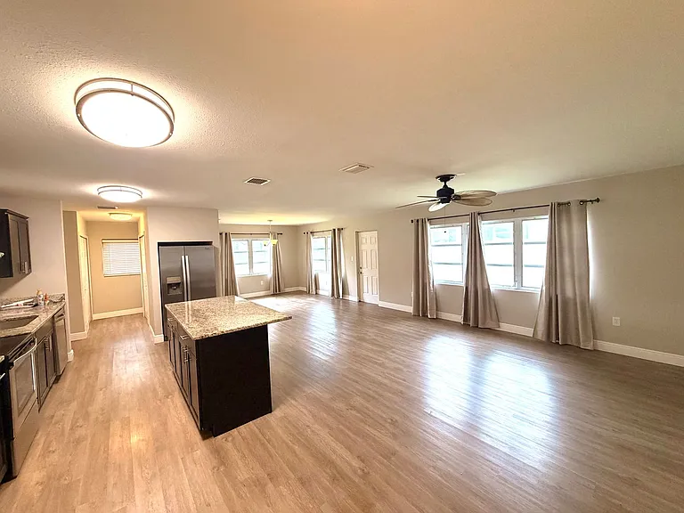 513 Balfour Dr — Photo 8