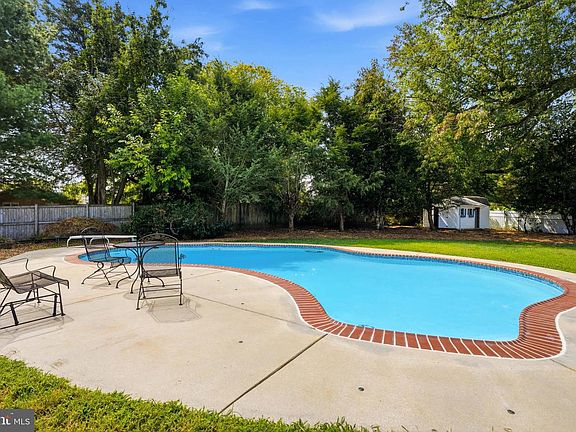 2nd image of 109 Sunset Dr