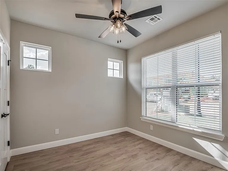 924 Kyle Dr — Photo 24