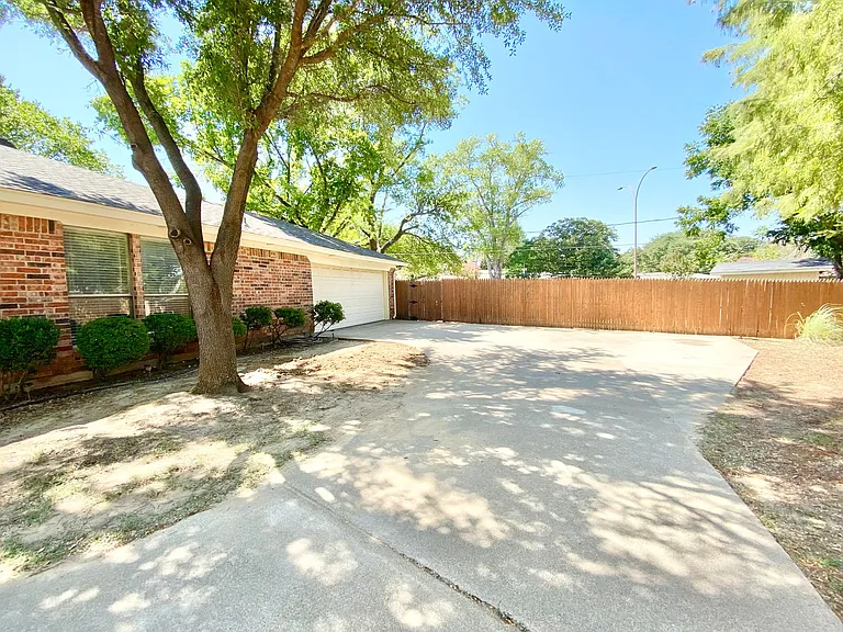 5714 Louise Way Dr — Photo 3