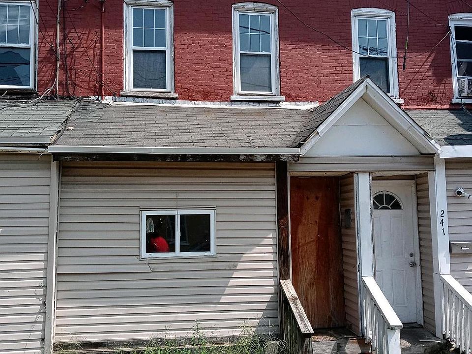 2nd image of 243 Hayes St