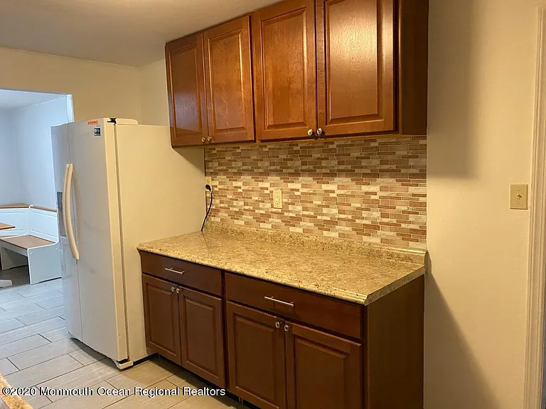 328 Jersey Ave — Photo 11