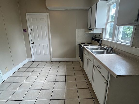 3rd image of 113 W 16th St #1
