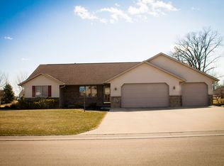 W5841 Blue Bonnet Dr, APPLETON, WI 54915