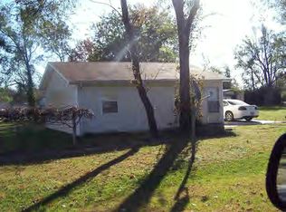 305 S 6th St, Sheldon, MO 64784