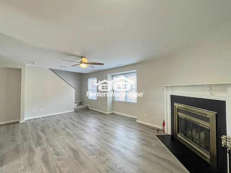 527 W 20th St #402 — Photo 5