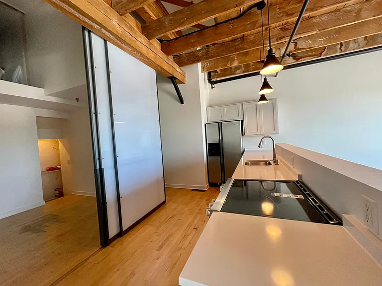 1803 Wyandotte St #307 — Photo 4