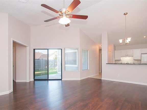 3rd image of 5522 Bridgeton Dr