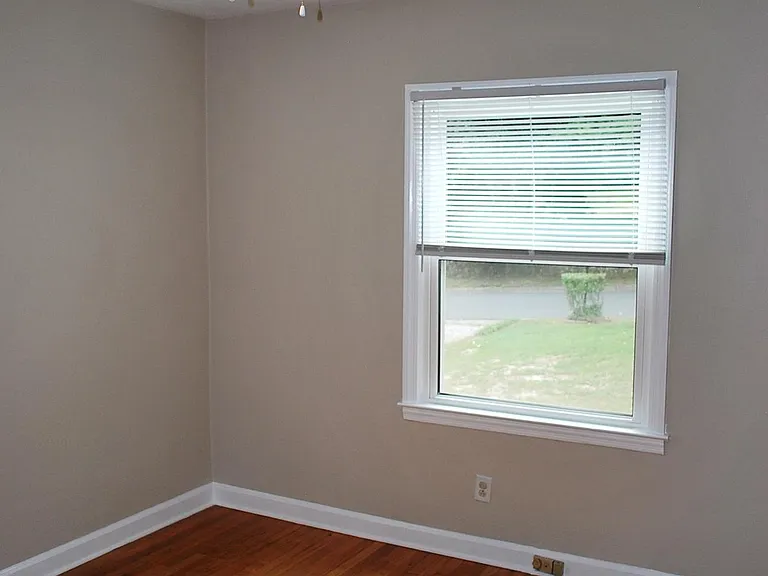 Front bedroom facing Duane Road.
Ceiling fan with light.