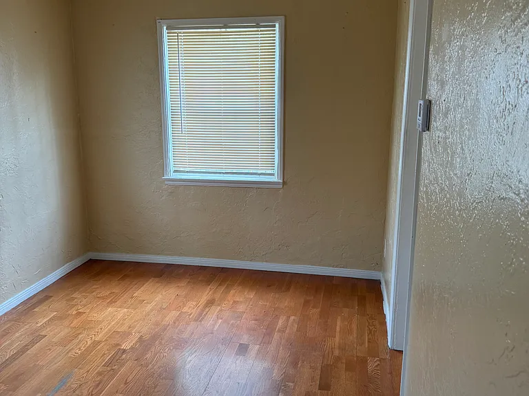 2806 N H St — Photo 26