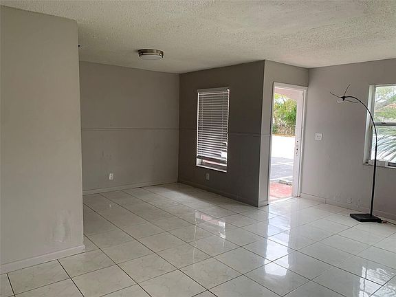 5th image of 1010 SW 76th Ave