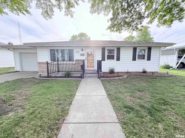 717 N Powers St, Taylorville, IL 62568