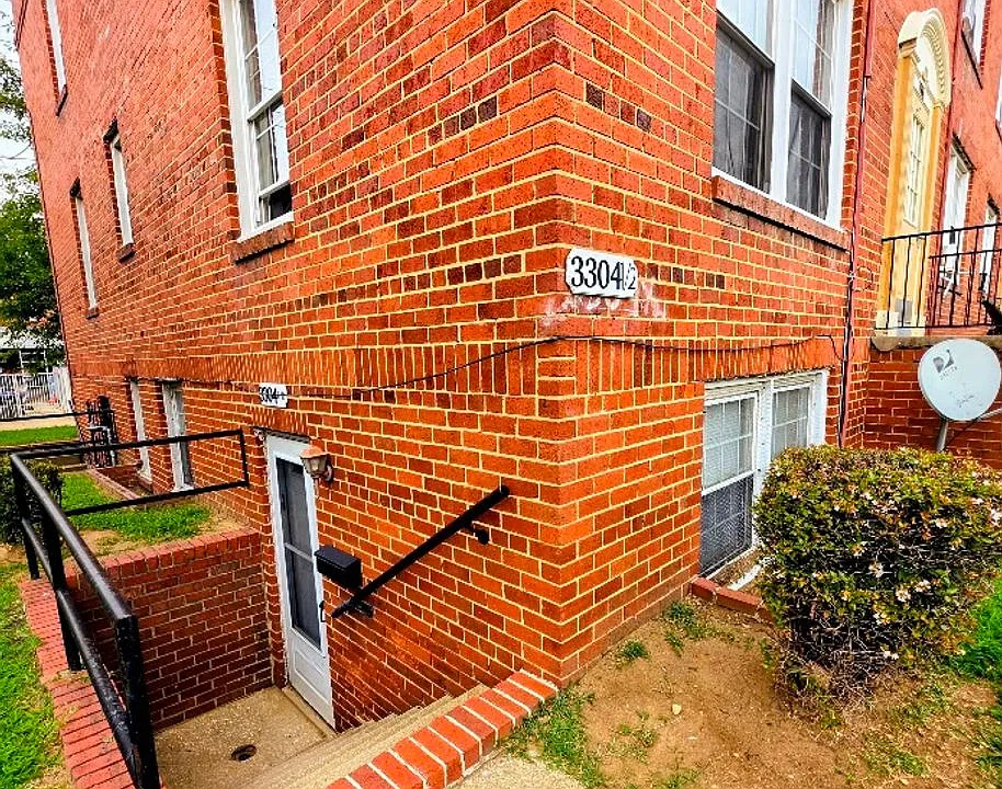 3304.5 E Capitol St NE
