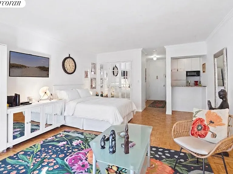 393 W 49th St #2NN — Photo 3