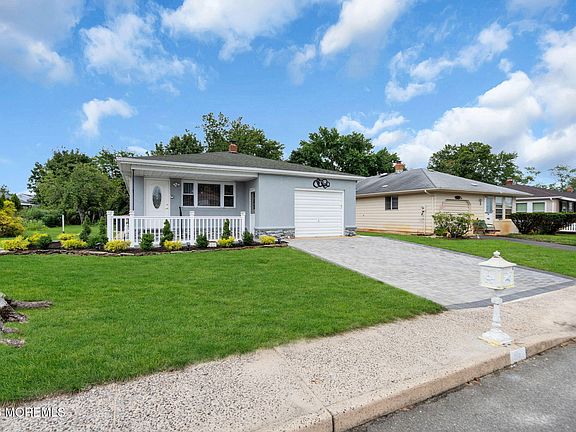 5th image of 246 Charlotteville Drive N