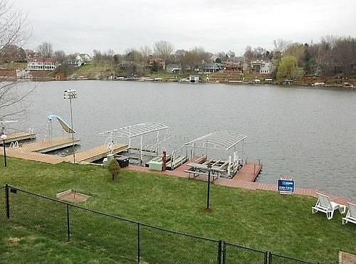 3rd image of 1002 Beaver Lake Blvd