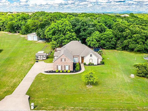 3rd image of 170 S Bear Creek Ln