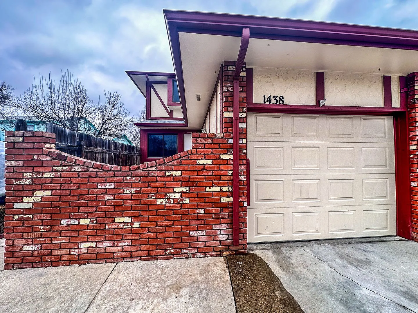 Large Updated 3-Bed 2-Bath Townhome w/ Garage, Available for an Immediate Move In. — Photo 2