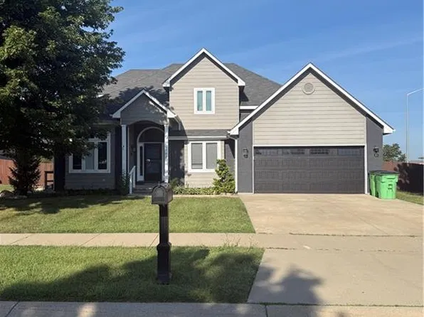 1702 S Osage Dr, Ottawa, KS 66067