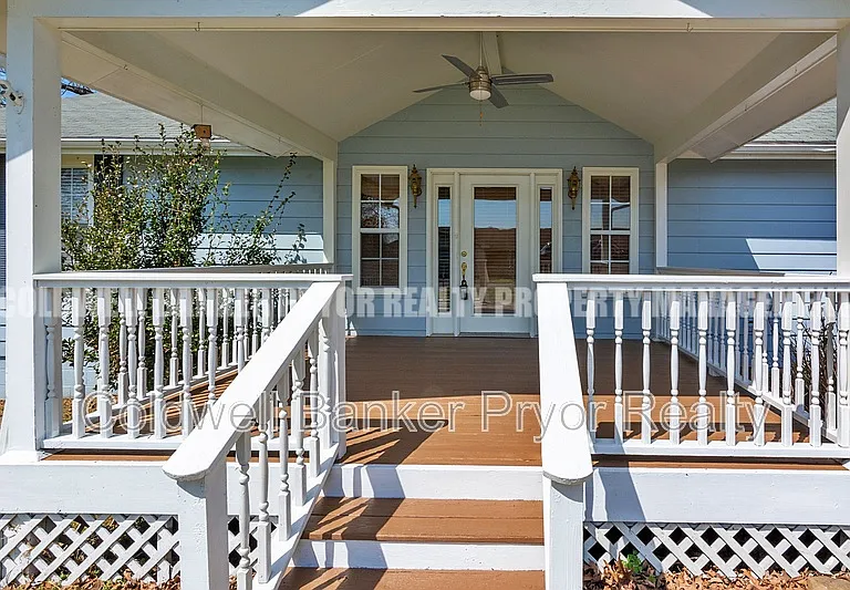 323 Walsh Rd — Photo 3