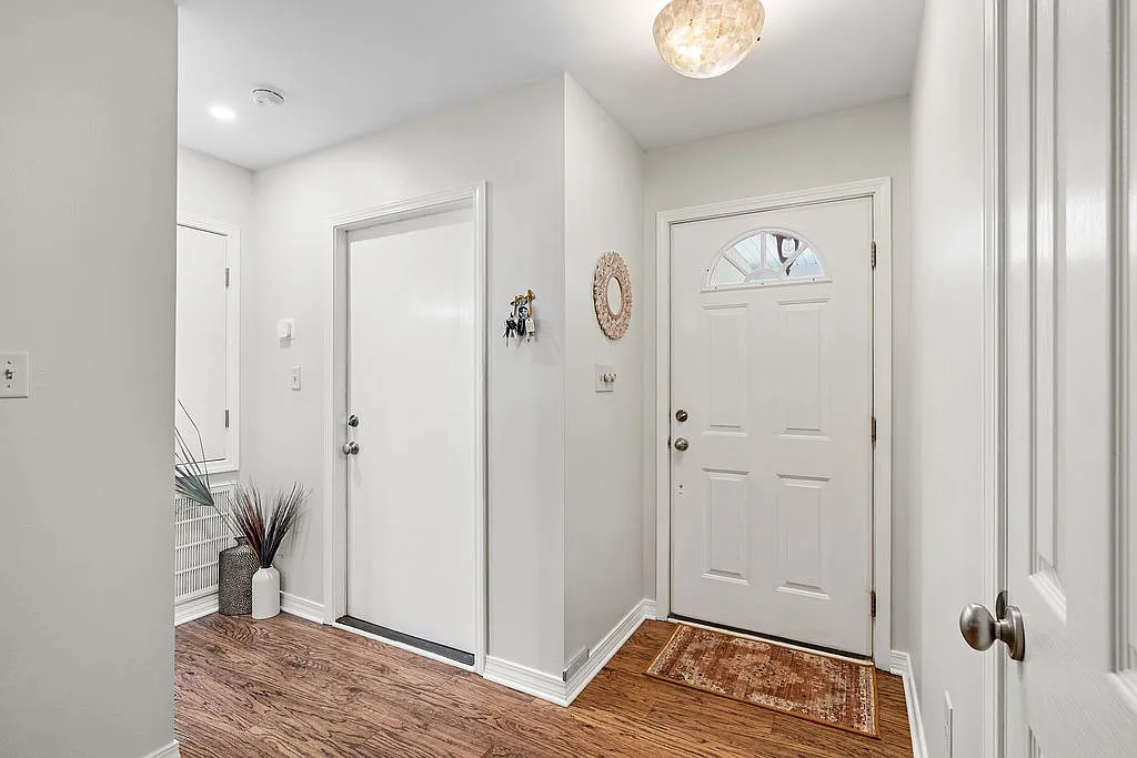 3 bed, 1311 sqft, $2,800 — Photo 4