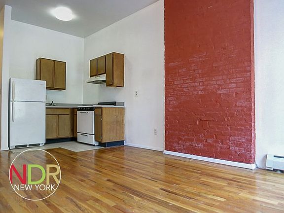 5th image of 818 Marcy Ave APT 1B