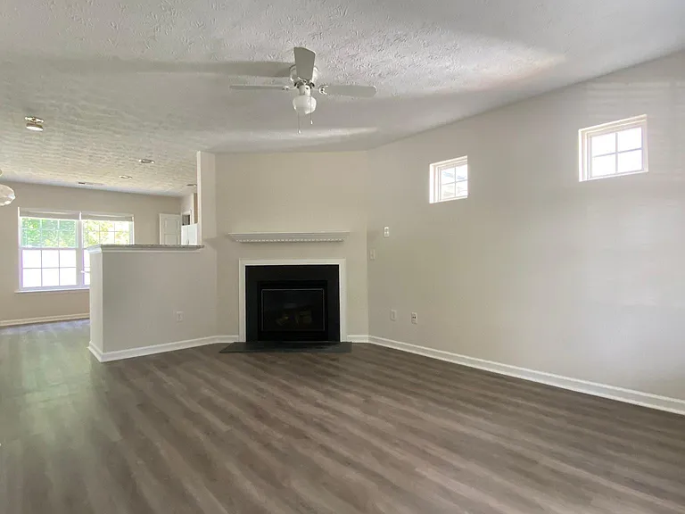 5525 Mountain Top Pl — Photo 3