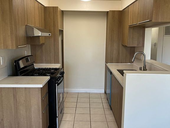 5th image of 128 S Chapel Ave #33