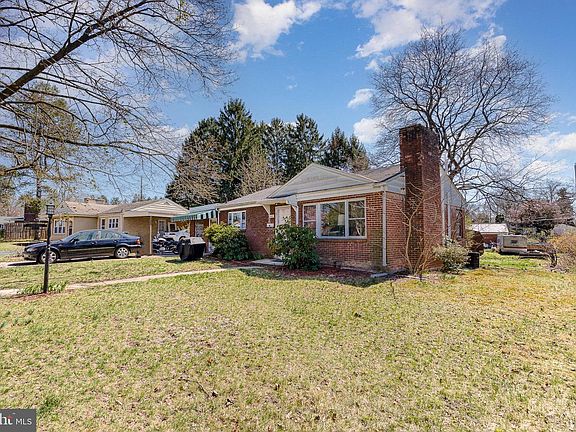 2nd image of 408 Clinton Rd