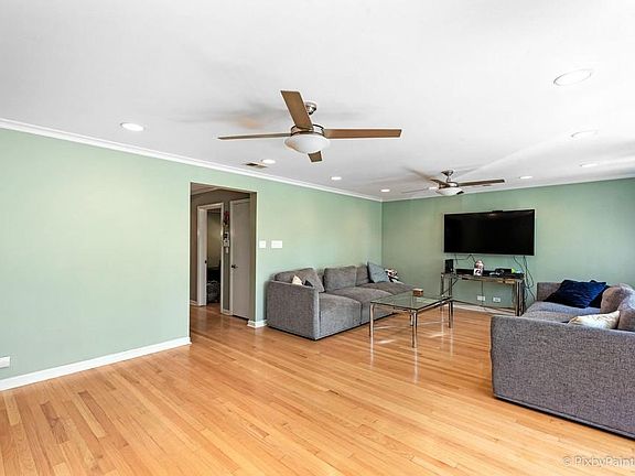 5th image of 5534 W Berteau Ave #1