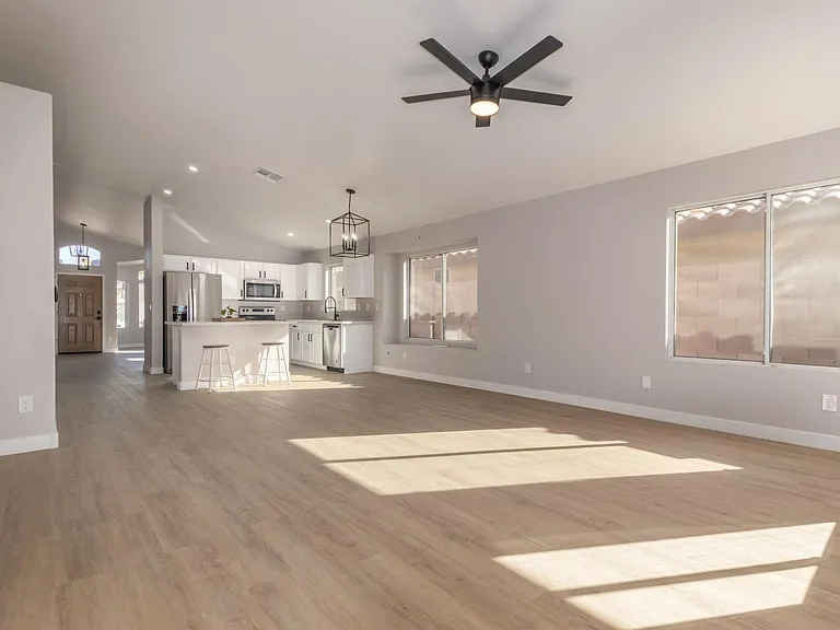 8635 W Paradise Ln — Photo 8