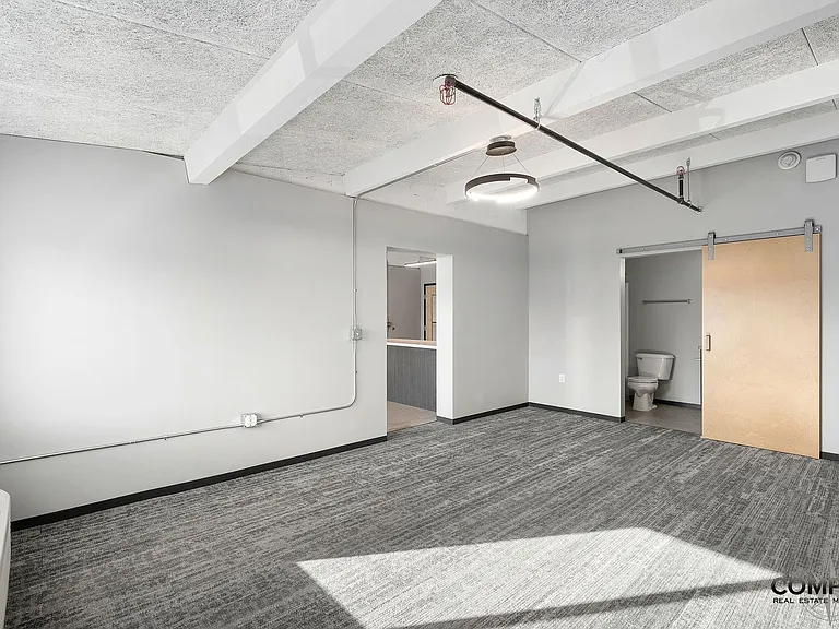 The Howard Apartments — Photo 40