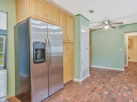 5th image of 724 Woodmere Dr