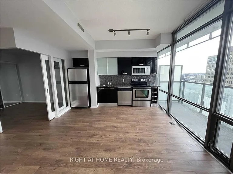 37 Grosvenor St #2905 — Photo 8