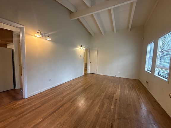 3rd image of 1009 Hampton St NW