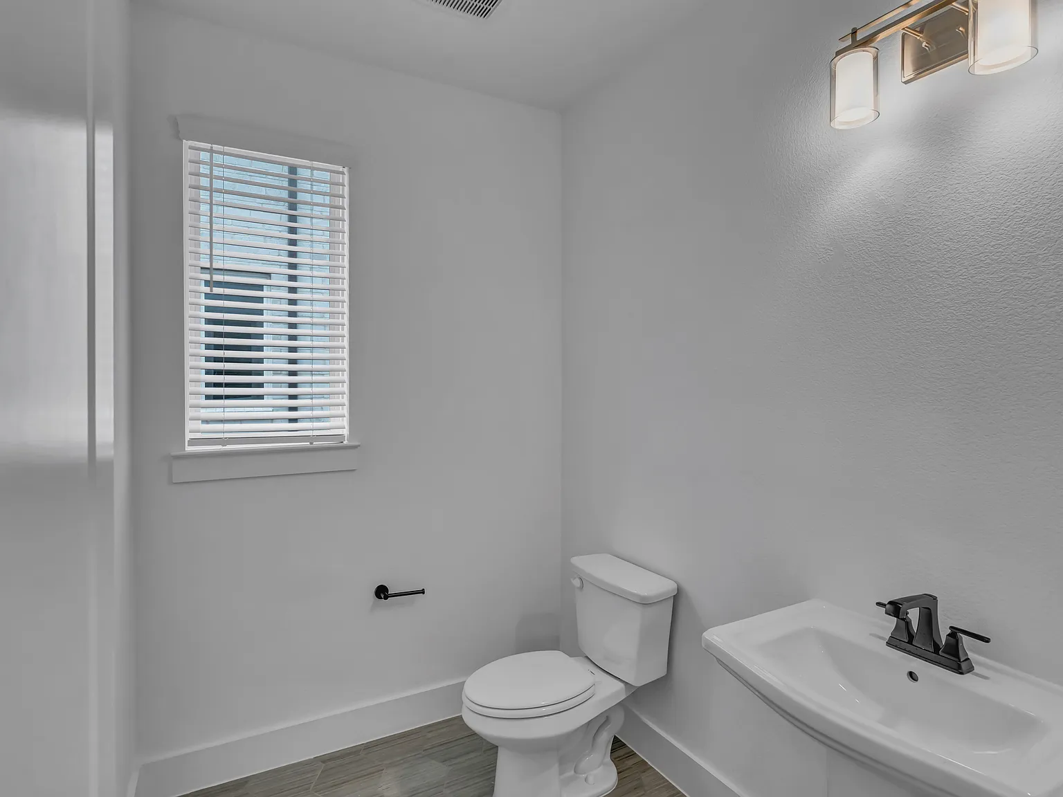 3 bed, 2244 sqft, $3,500 — Photo 2