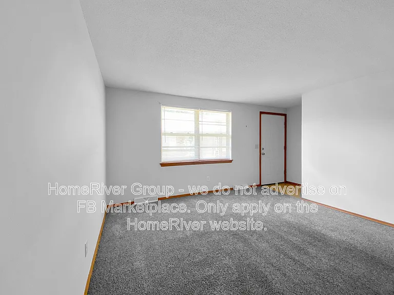 3734 NE 42nd Ter — Photo 4