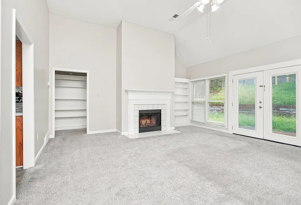 3 bed, 2.0 bath, 1869 sqft, $1,820 — Photo 4