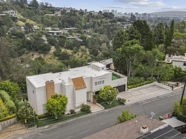 1052 N Kenter Ave, Los Angeles, CA 90049