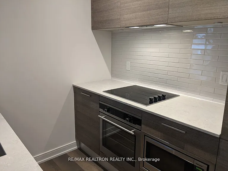 3 Gloucester St #1009 — Photo 14